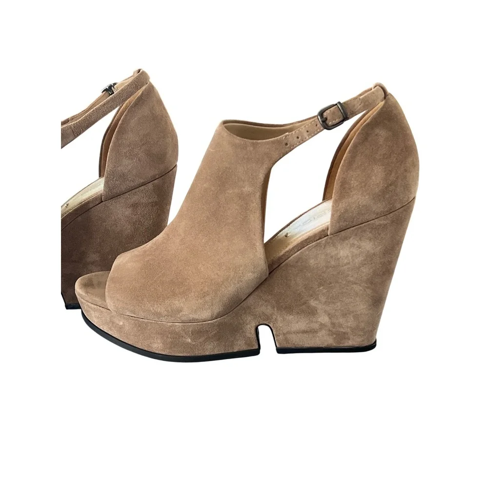 NWOT Via Spiga Tan Suede Platform Wedge Sandals Cutout Peep Toe Womens 9